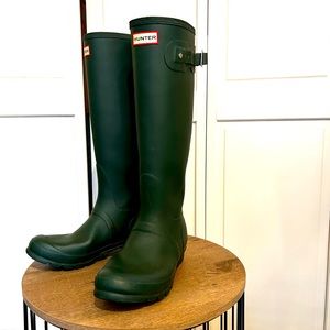 HUNTER BOOTS | SIZE 9 | COLOR: HUNTER GREEN